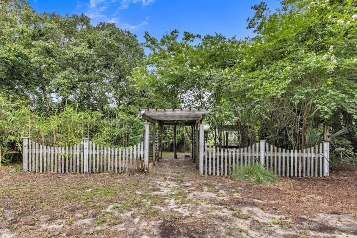 Bare Feet Bungalow -Close To Beach & Dog Friendly Gulfport Luaran gambar