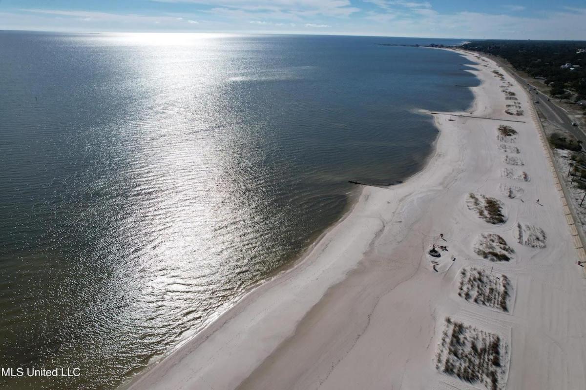 Bare Feet Bungalow -Close To Beach & Dog Friendly Gulfport Luaran gambar