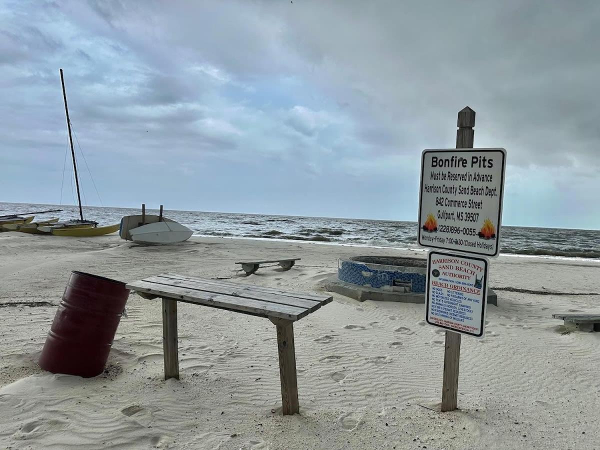 Bare Feet Bungalow -Close To Beach & Dog Friendly Gulfport Luaran gambar
